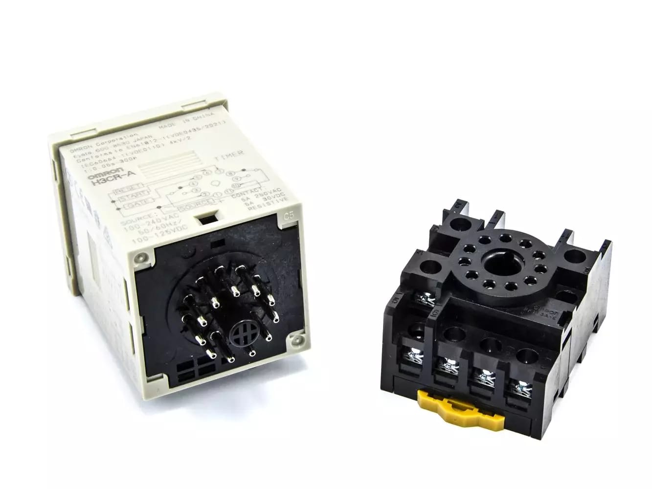 Relais temporisé OMRON H3CR-A 240AC/100-125DC 0,05s - 300h – 2